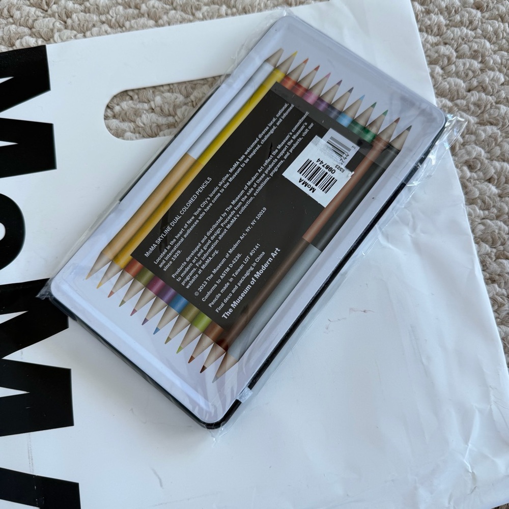 MoMA SKYLINE DUAL COLORED PENCILS - Picture 3 of 5
